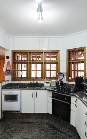 Casa à venda com 220m², 4 quartos e 3 vagasCozinha