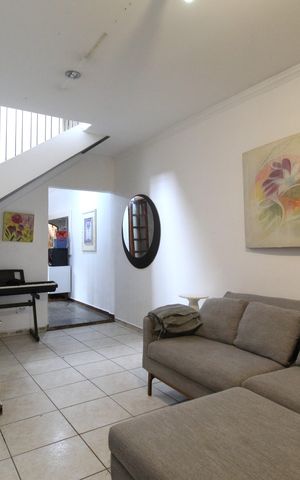 Casa à venda com 392m², 3 quartos e 2 vagasSala