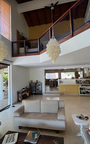 Casa à venda com 700m², 6 quartos e 2 vagas Casa à venda com 700m², 6 quartos e 2 vagasSala