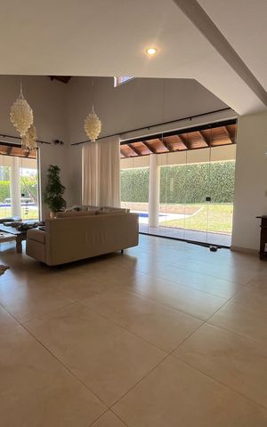 Casa à venda com 700m², 6 quartos e 2 vagas Casa à venda com 700m², 6 quartos e 2 vagasSala