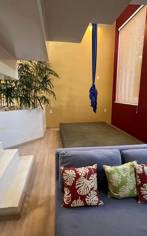 Casa à venda com 700m², 6 quartos e 2 vagas Casa à venda com 700m², 6 quartos e 2 vagasHall da escada