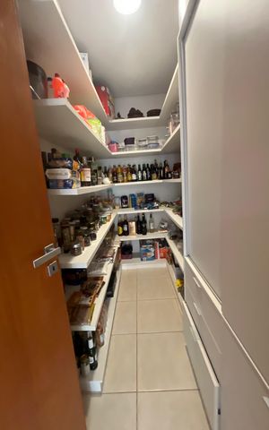 Casa à venda com 700m², 6 quartos e 2 vagas Casa à venda com 700m², 6 quartos e 2 vagasCozinha