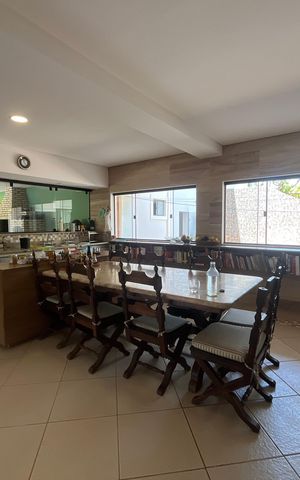 Casa à venda com 700m², 6 quartos e 2 vagas Casa à venda com 700m², 6 quartos e 2 vagasCozinha