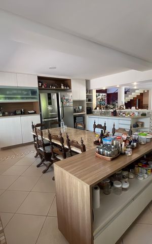 Casa à venda com 700m², 6 quartos e 2 vagas Casa à venda com 700m², 6 quartos e 2 vagasCozinha