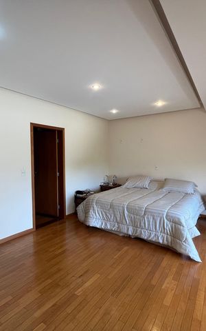 Casa à venda com 700m², 6 quartos e 2 vagas Casa à venda com 700m², 6 quartos e 2 vagasQuarto 1