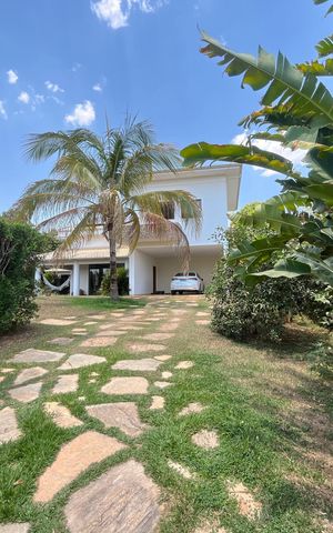 Casa à venda com 700m², 6 quartos e 2 vagas Casa à venda com 700m², 6 quartos e 2 vagasArea externa frente