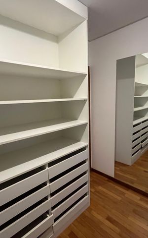 Casa à venda com 700m², 6 quartos e 2 vagas Casa à venda com 700m², 6 quartos e 2 vagasCloset quarto 1