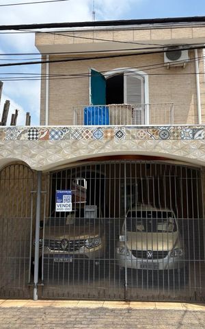 Casa à venda com 200m², 4 quartos e 2 vagasFachada
