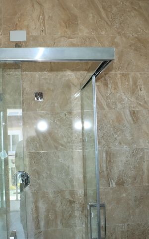 Casa de condomínio para alugar com 440m², 5 quartos e 15 vagasBanheiro da Suíte 1