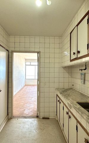 Apartamento à venda com 340m², 3 quartos e 2 vagas Apartamento à venda com 340m², 3 quartos e 2 vagasCozinha