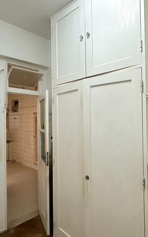 Apartamento à venda com 340m², 3 quartos e 2 vagas Apartamento à venda com 340m², 3 quartos e 2 vagasQuarto de Serviço
