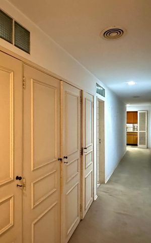 Apartamento à venda com 340m², 3 quartos e 2 vagas Apartamento à venda com 340m², 3 quartos e 2 vagasCorredor