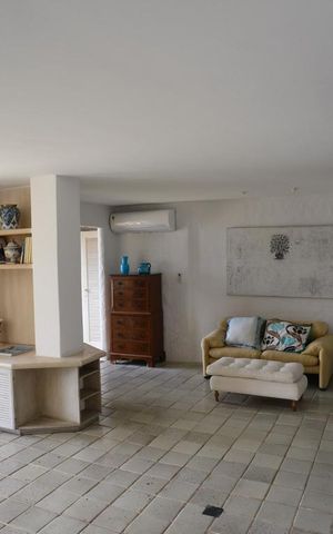 Casa de condomínio à venda com 461m², 4 quartos e 2 vagas Casa de condomínio à venda com 461m², 4 quartos e 2 vagasSuíte 2