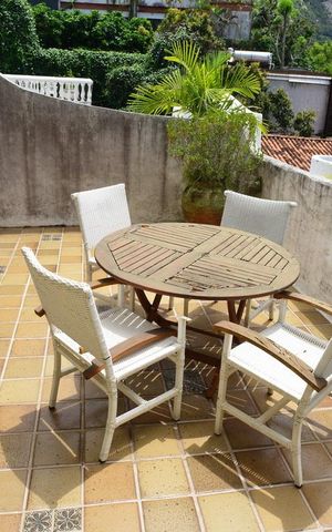 Casa de condomínio à venda com 461m², 4 quartos e 2 vagas Casa de condomínio à venda com 461m², 4 quartos e 2 vagasVaranda da Suíte 3