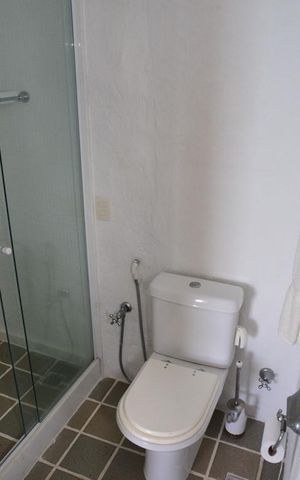 Casa de condomínio à venda com 461m², 4 quartos e 2 vagas Casa de condomínio à venda com 461m², 4 quartos e 2 vagasBanheiro da Suíte 1