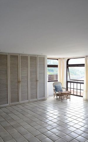 Casa de condomínio à venda com 461m², 4 quartos e 2 vagas Casa de condomínio à venda com 461m², 4 quartos e 2 vagasSuíte 3