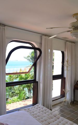 Casa de condomínio à venda com 461m², 4 quartos e 2 vagas Casa de condomínio à venda com 461m², 4 quartos e 2 vagasSuíte 1