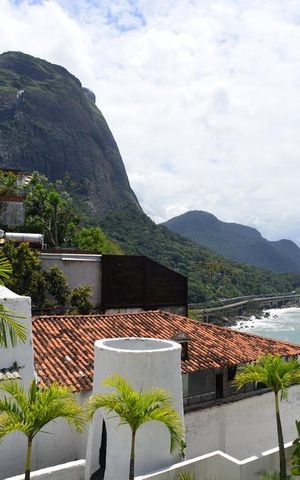 Casa de condomínio à venda com 461m², 4 quartos e 2 vagas Casa de condomínio à venda com 461m², 4 quartos e 2 vagasVaranda