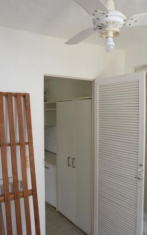 Casa de condomínio à venda com 461m², 4 quartos e 2 vagas Casa de condomínio à venda com 461m², 4 quartos e 2 vagasQuarto de Serviço