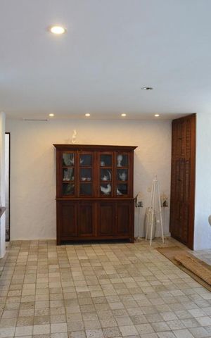 Casa de condomínio à venda com 461m², 4 quartos e 2 vagas Casa de condomínio à venda com 461m², 4 quartos e 2 vagasSala