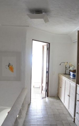 Casa de condomínio à venda com 461m², 4 quartos e 2 vagas Casa de condomínio à venda com 461m², 4 quartos e 2 vagasCloset da Suíte 1