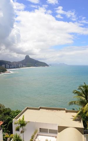 Casa de condomínio à venda com 461m², 4 quartos e 2 vagas Casa de condomínio à venda com 461m², 4 quartos e 2 vagasVaranda da Suíte 3