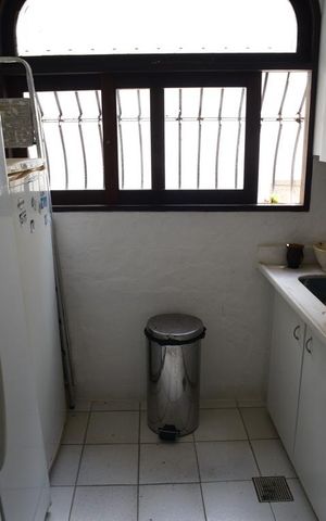 Casa de condomínio à venda com 461m², 4 quartos e 2 vagas Casa de condomínio à venda com 461m², 4 quartos e 2 vagasCozinha