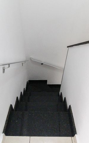 Casa de condomínio à venda com 65m², 2 quartos e 1 vaga Casa de condomínio à venda com 65m², 2 quartos e 1 vagaEscada