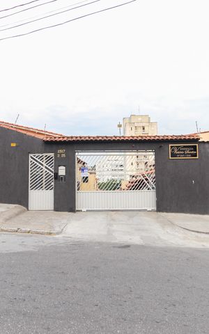 Casa de condomínio à venda com 65m², 2 quartos e 1 vaga Casa de condomínio à venda com 65m², 2 quartos e 1 vagaFachada