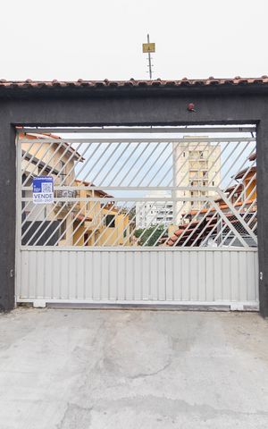 Casa de condomínio à venda com 65m², 2 quartos e 1 vaga Casa de condomínio à venda com 65m², 2 quartos e 1 vagaFachada