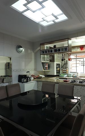 Casa à venda com 222m², 4 quartos e 6 vagasCopa e Cozinha 