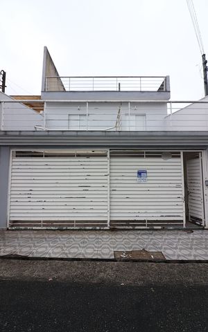 Casa à venda com 222m², 4 quartos e 6 vagasFachada 