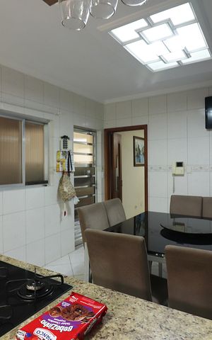 Casa à venda com 222m², 4 quartos e 6 vagasCopa e Cozinha 