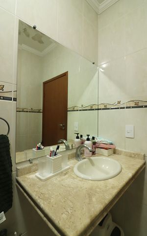 Casa à venda com 222m², 4 quartos e 6 vagasBanheiro Social