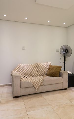 Casa à venda com 160m², 3 quartos e 3 vagas Casa à venda com 160m², 3 quartos e 3 vagasSala