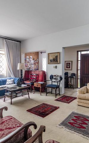 Casa à venda com 360m², 4 quartos e 6 vagasSala