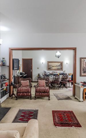 Casa à venda com 360m², 4 quartos e 6 vagasSala