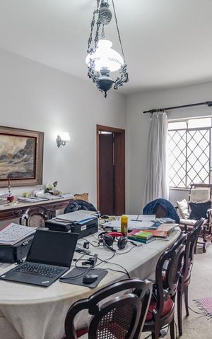 Casa à venda com 360m², 4 quartos e 6 vagasSala