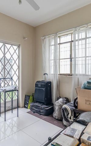 Casa à venda com 360m², 4 quartos e 6 vagasQuarto de Serviço