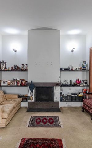 Casa à venda com 360m², 4 quartos e 6 vagasSala