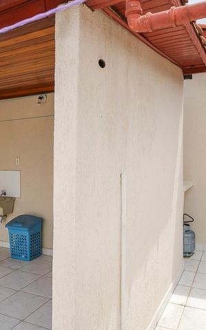 Casa à venda com 250m², 5 quartos e 3 vagasÁrea de serviço