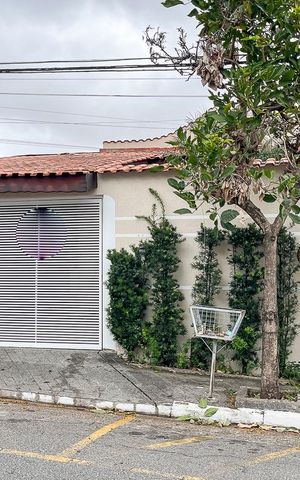 Casa à venda com 250m², 5 quartos e 3 vagasFachada - Plaquinha