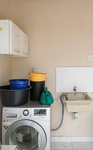 Casa à venda com 250m², 5 quartos e 3 vagasÁrea de serviço