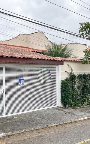 Casa à venda com 250m², 5 quartos e 3 vagasFachada - Plaquinha