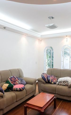 Casa à venda com 250m², 5 quartos e 3 vagasSala