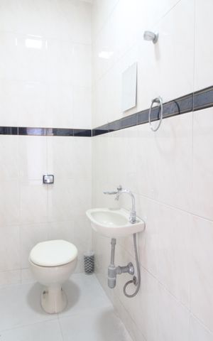 Casa à venda com 229m², 3 quartos e 2 vagasBanheiro de Serviço