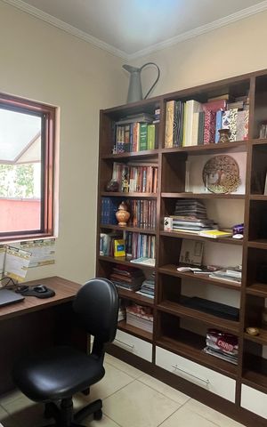 Casa à venda com 151m², 3 quartos e 2 vagasEscritório