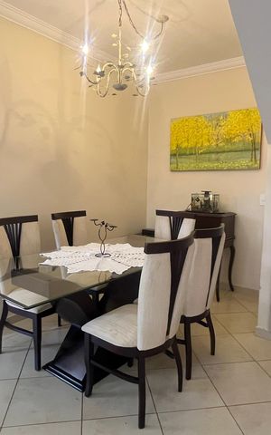 Casa à venda com 151m², 3 quartos e 2 vagasSala