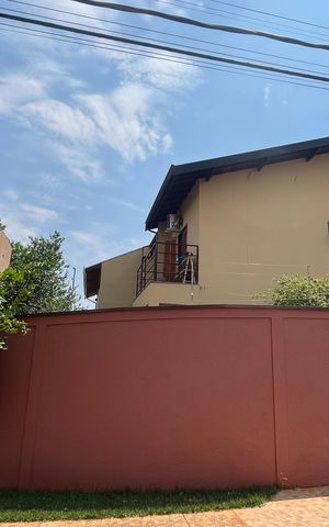 Casa à venda com 151m², 3 quartos e 2 vagasFachada