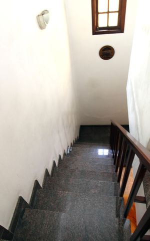 Casa à venda com 193m², 3 quartos e 2 vagasEscada